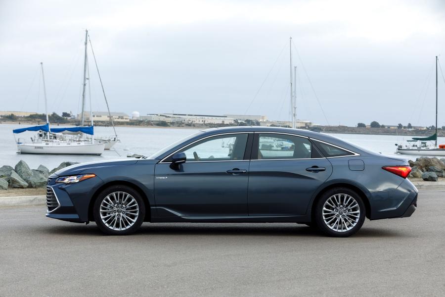  Toyota Avalon Hybrid Limited 2018 года  (фото 32 из 34)